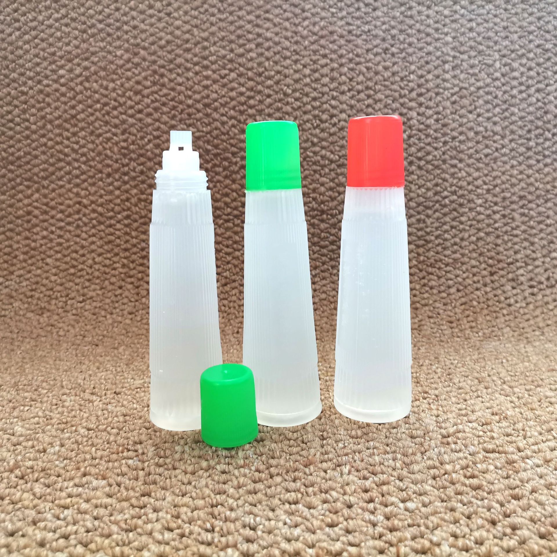 b62学生文具液体粘胶水150克办公贴对联透明浆糊美工广告海报两元