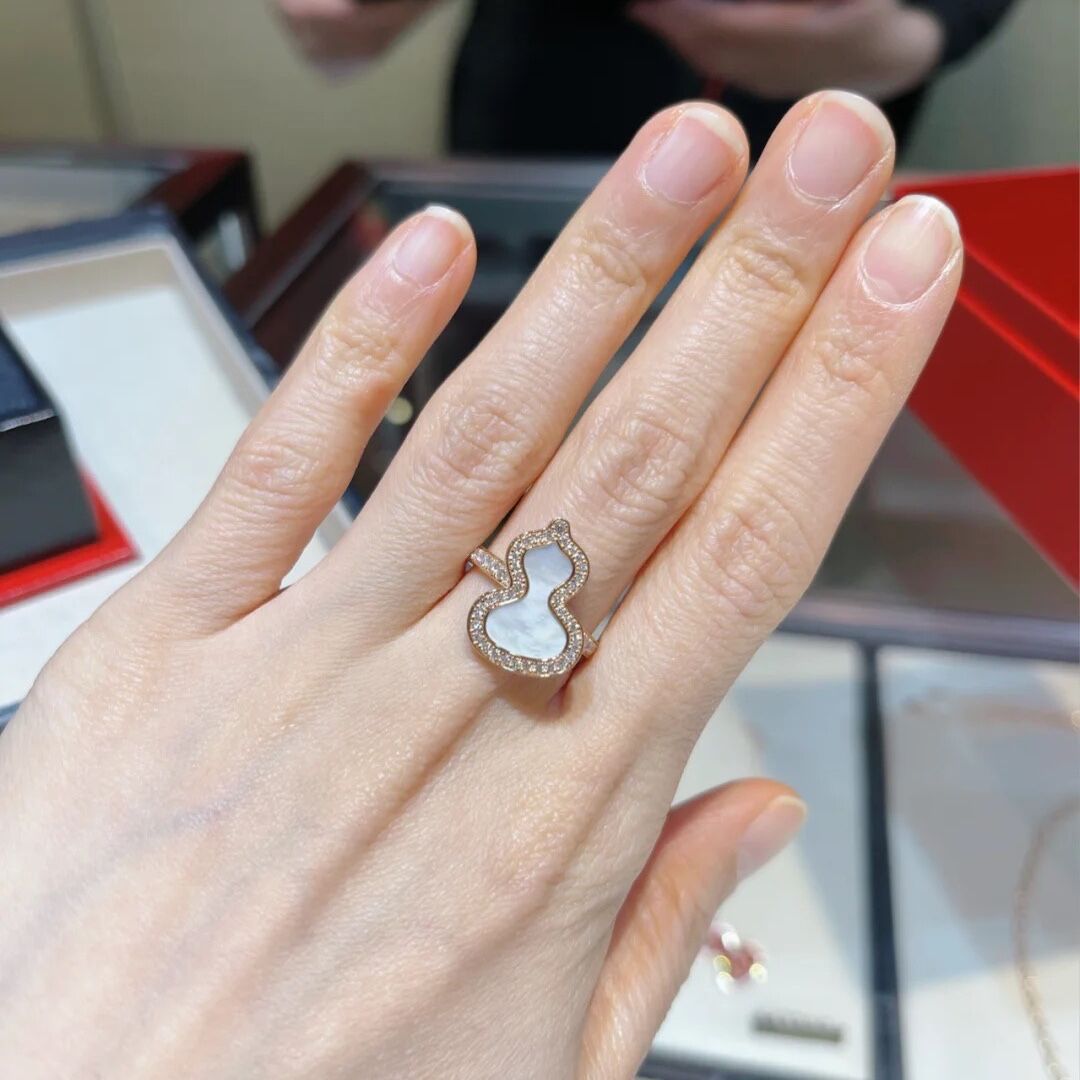 麒麟葫芦戒指925纯银镀18k金麒麟镶钻白贝母戒指红玉髓指环手饰品