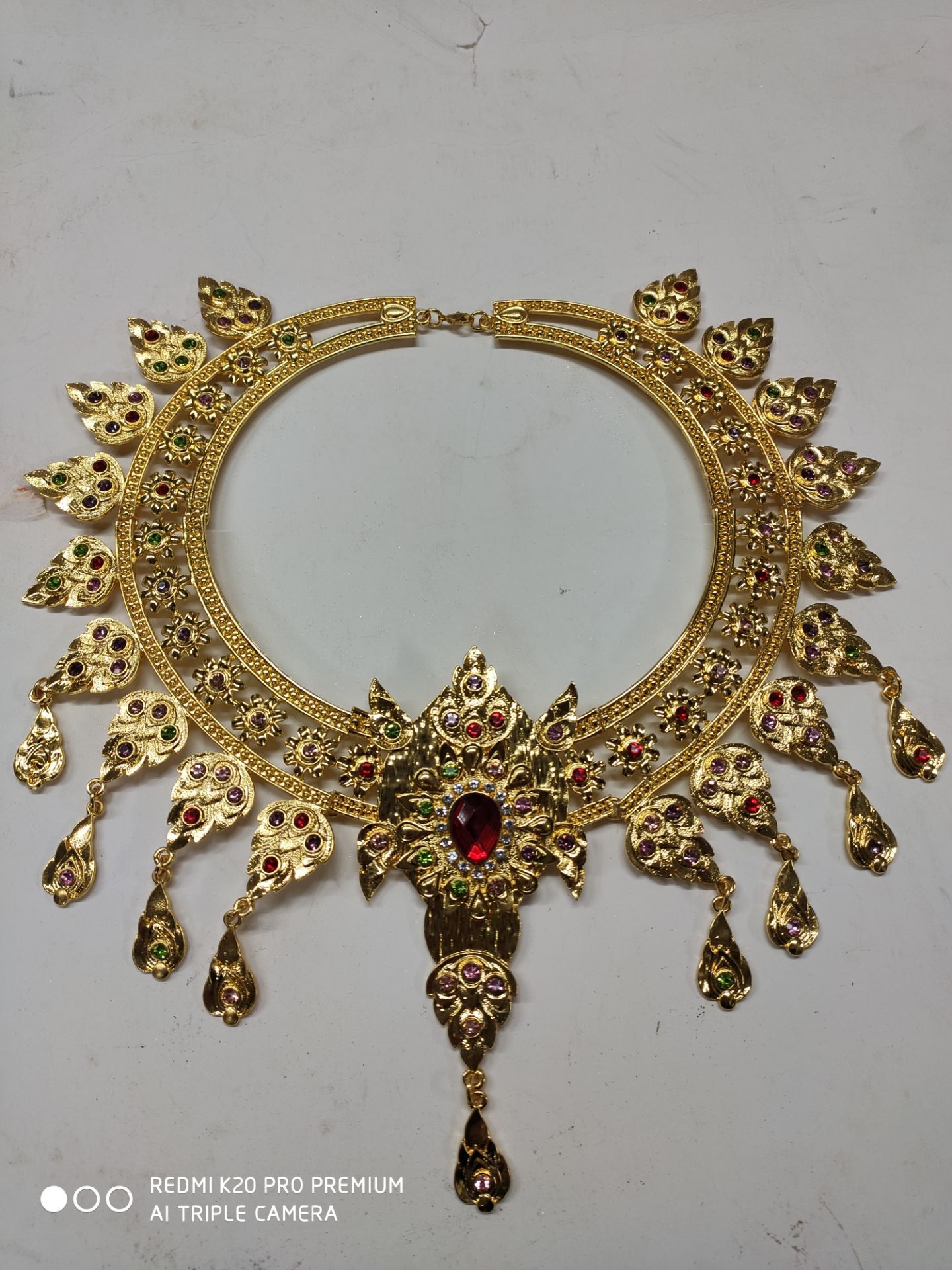 泰国宝塔皇冠影楼拍摄傣族女装服装配饰选美金色银色头饰告庄旅拍