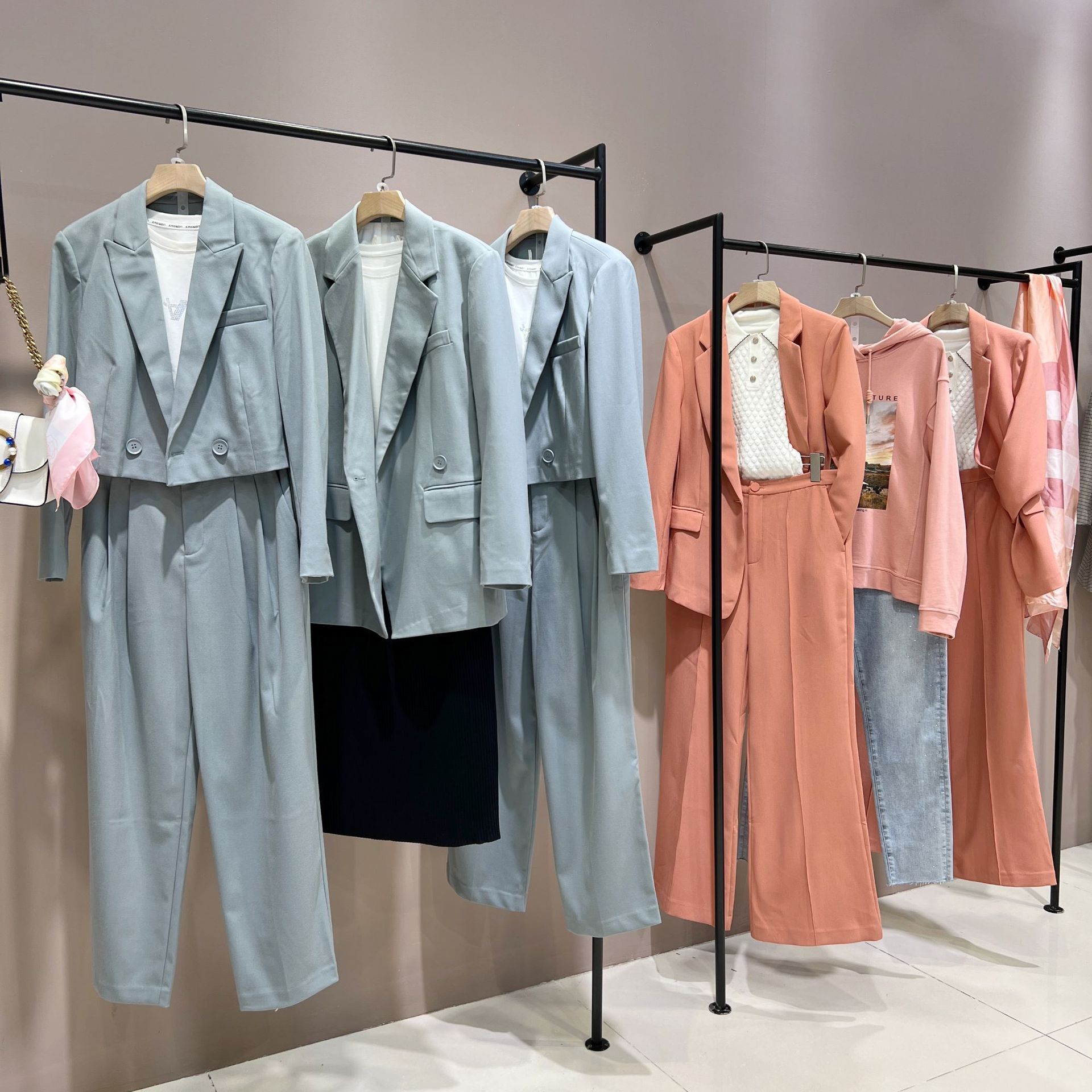 爱依服品牌折扣女装杂款剪标工厂尾货特价清仓直播地摊货源-阿里巴巴