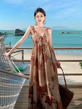 三亚海边度假风沙滩长裙子法式高级感印花v领吊带连衣裙女春夏季