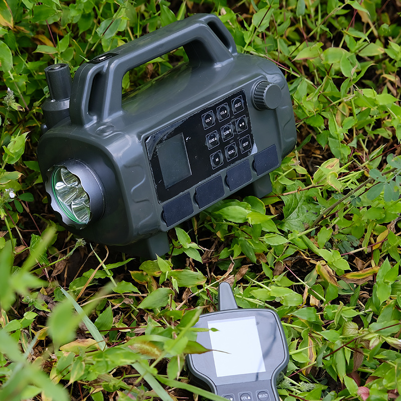 出口新款动物鸣叫器电子鸟鸣器驱鸟器内置多种声音带led户外照明