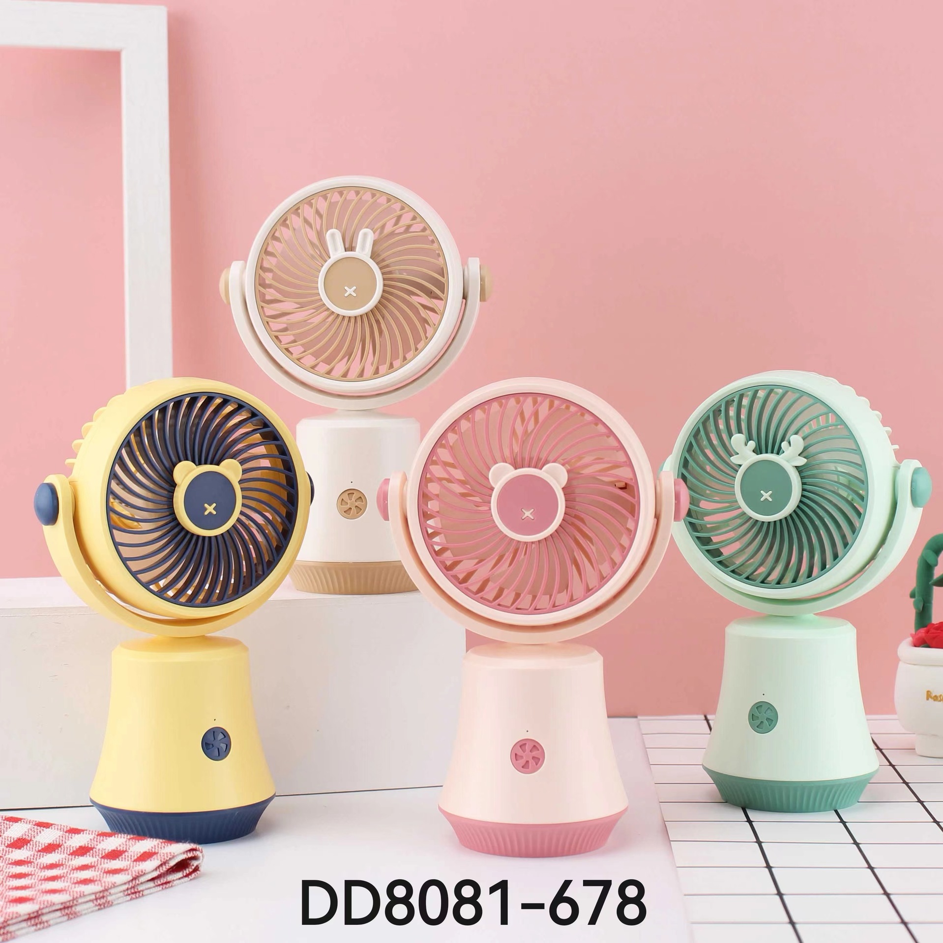 新款卡通彩灯三档usb充电带灯小风扇大容量桌面学习办公居家风扇