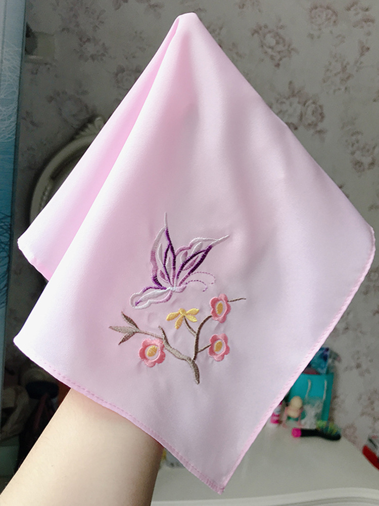 有一个姑娘舞蹈演出手帕绣花手绢刺绣戏曲古装格格汉服旗袍绣配饰