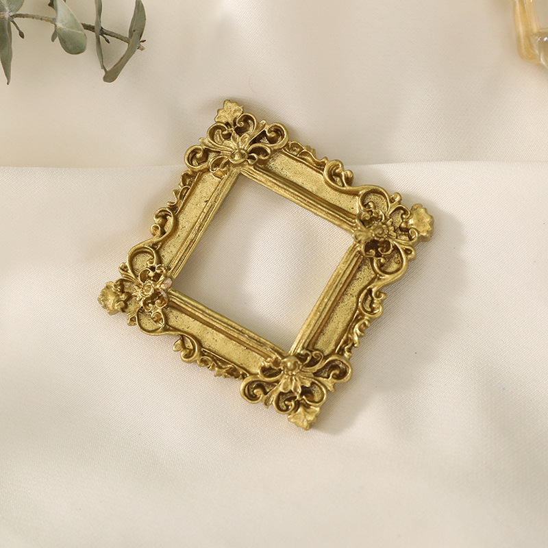 Square Iron Swing Frame European Style Retro Photography Props Ins Nordic Retro Golden Mini Photo Frame Decoration