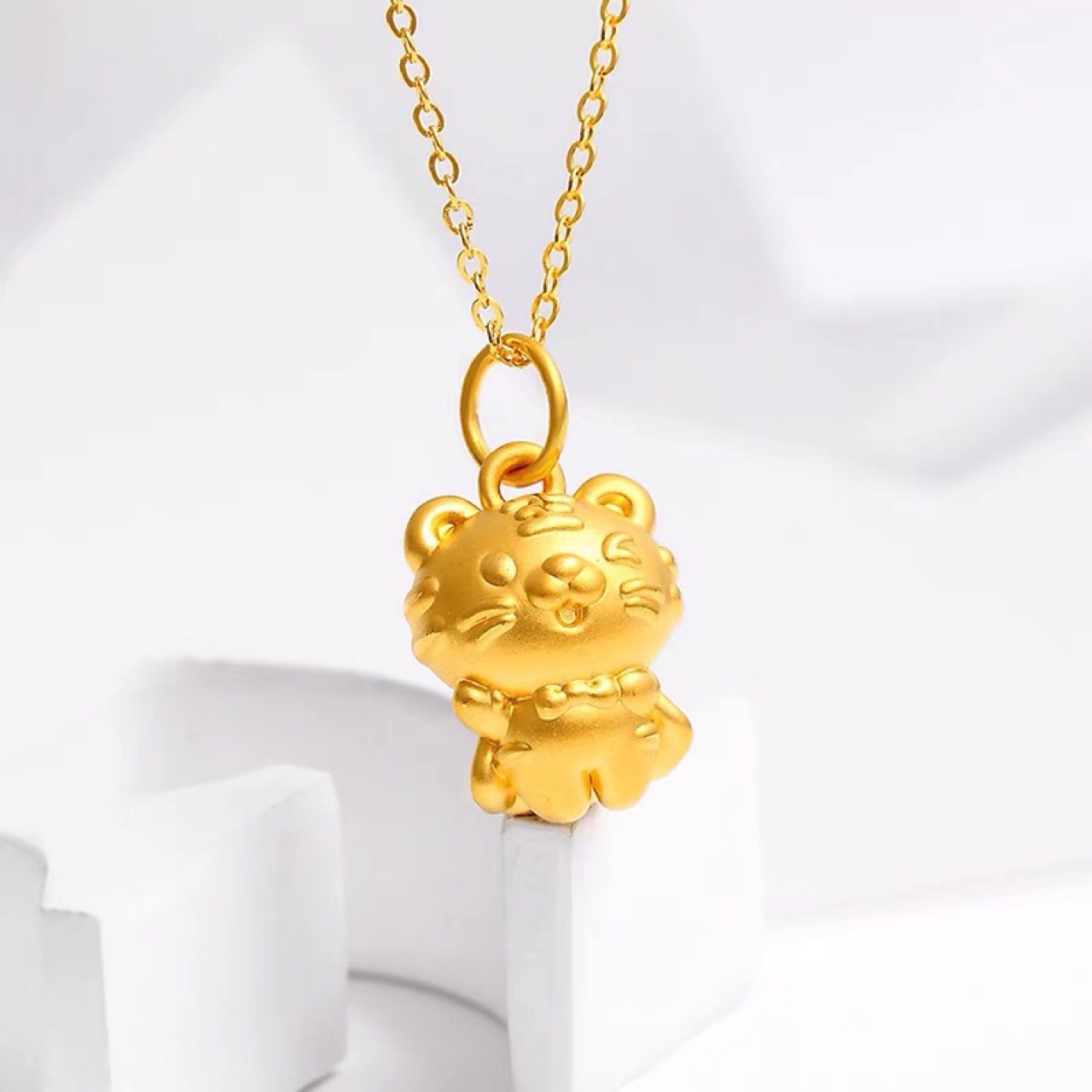 999超人虎金虎吊坠砂金老虎项链虎年本命年女礼物生肖小金虎-阿里巴巴