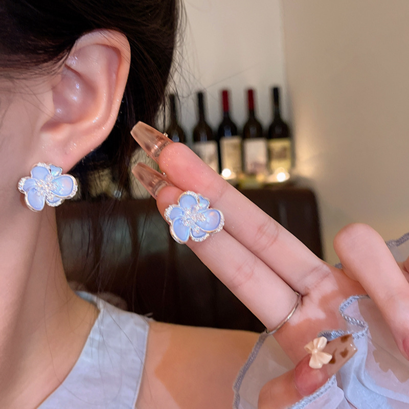 niche high-grade flower stud earrings sterling silver needle super fairy wild temperament drip glazed three-dimensional camellia earrings for women