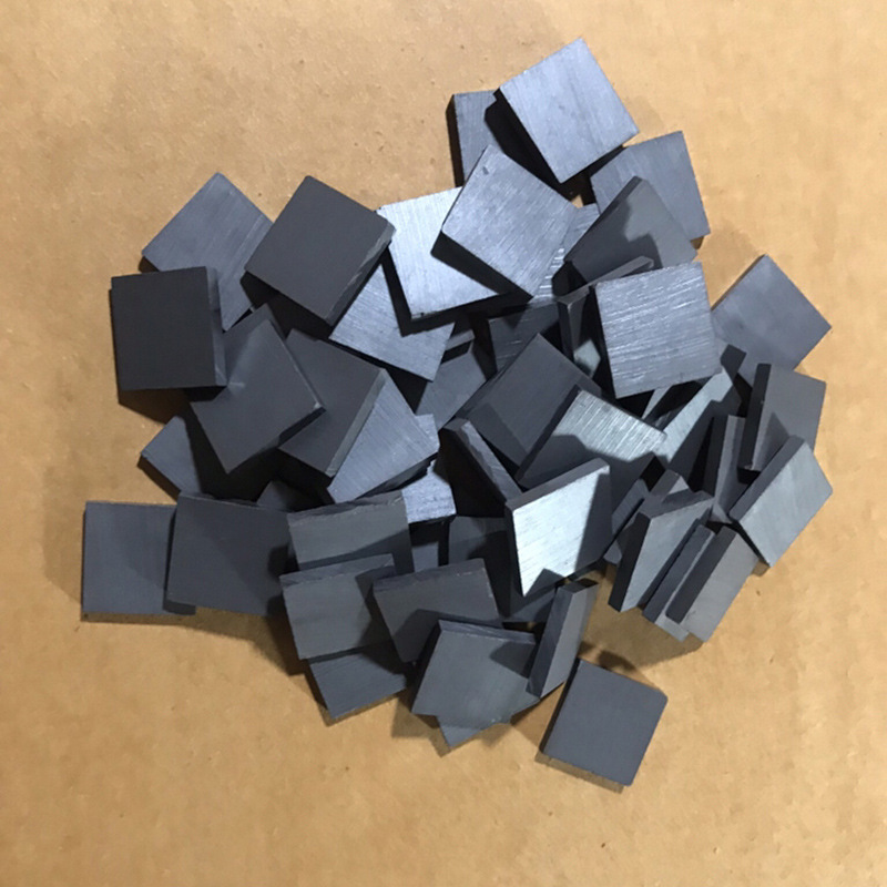 方块磁异性铁氧体