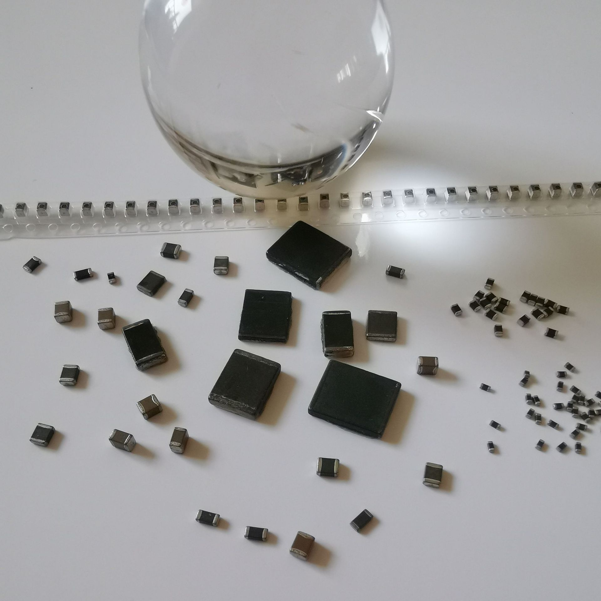 贴片压敏xv1206h260kt xv1206-2220h系列大浪涌抑制用smd压敏电