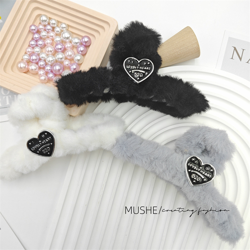 Autumn and Winter Classic Style Letter Printed Plush Grip Simple Fashion Shark Clip Back Head Updo Hair Clip Ornament