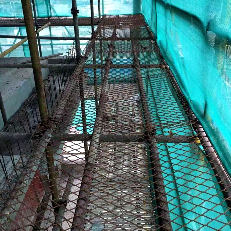 踏步钢板网脚踏网 钢芭片钢跳板 工地踏步 船厂用踏步