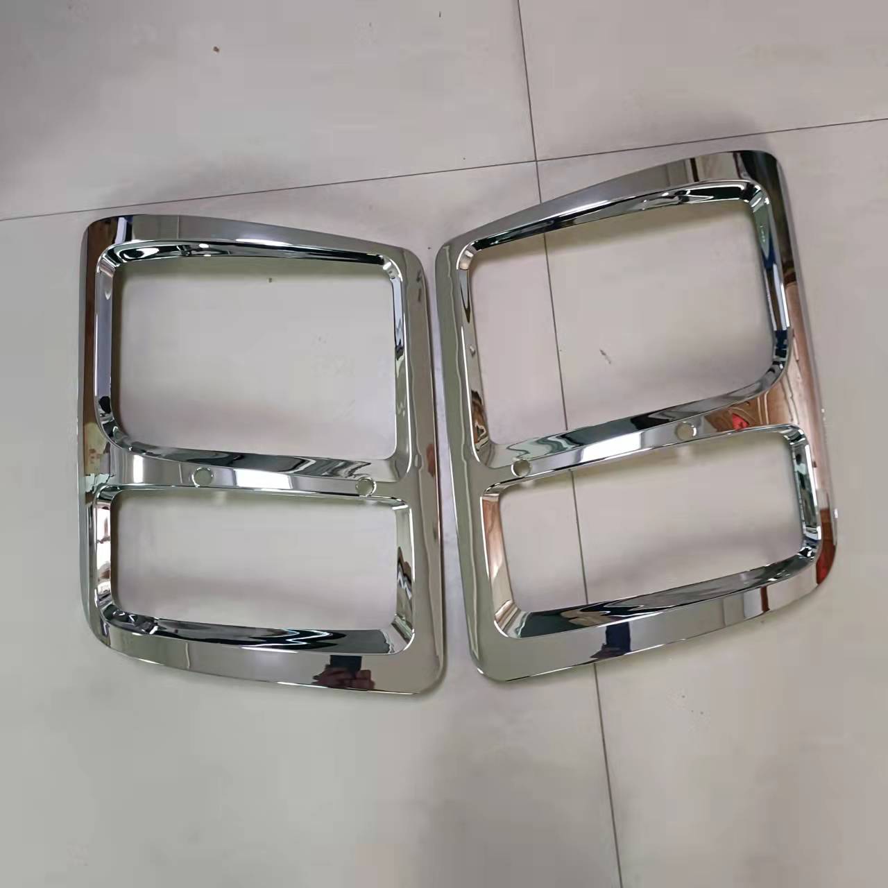 五十铃17款giga大灯框标准通用电镀汽车改装电镀灯框原车替换式