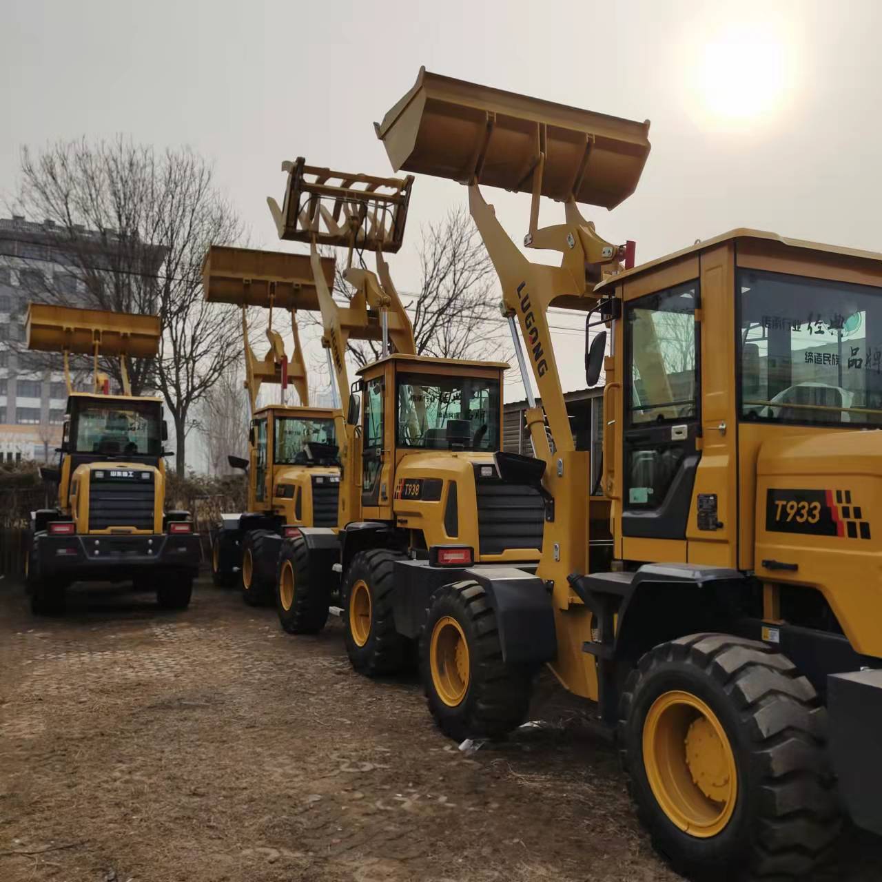 鲁工小型四驱柴油铲车 全新农用四驱抓木机 矮脚虎装载机