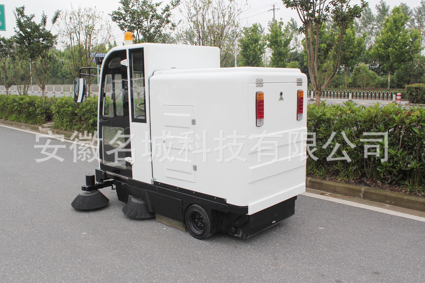 驾驶式小型电动扫地车全封闭新能源电动扫路车物业环卫垃圾清扫车