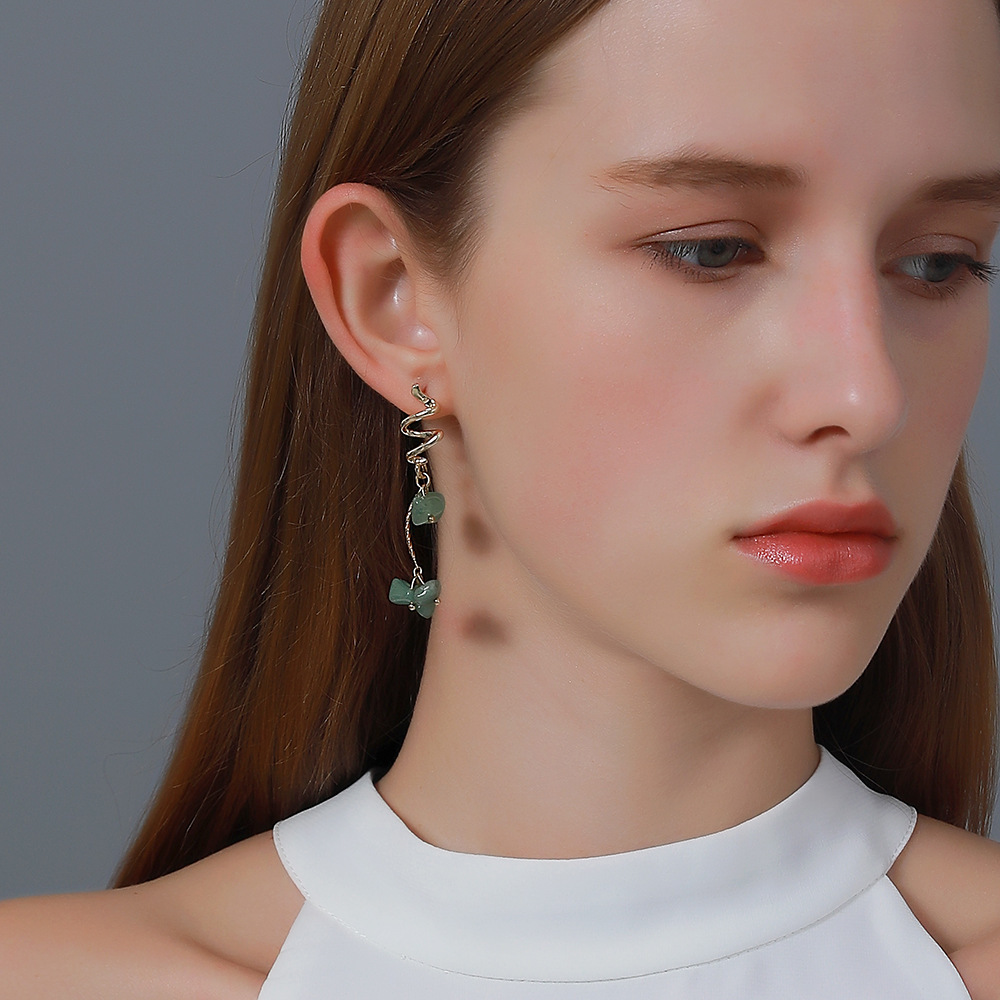 古风气质绿碎石流苏长款耳环女优雅复古仿翡翠石耳饰汉服元素配饰