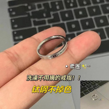 网红时尚英文字母戒指男女百搭钛钢不掉色戒指情侣对戒手饰品批发