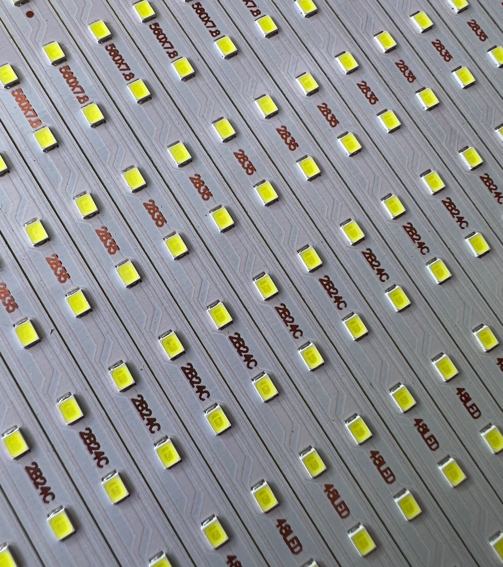 日光灯光源玻纤板7.8宽led贴片2835灯珠t5t8日光灯板日光灯线路板