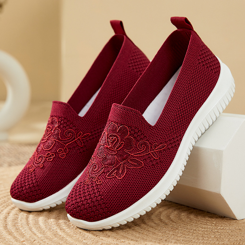 Women's Shoes 2023 Spring New Old Beijing Cloth Shoes Embroidered Mom Shoes Low-Cut Slip-on Women's Shoes Cross-Border Factory