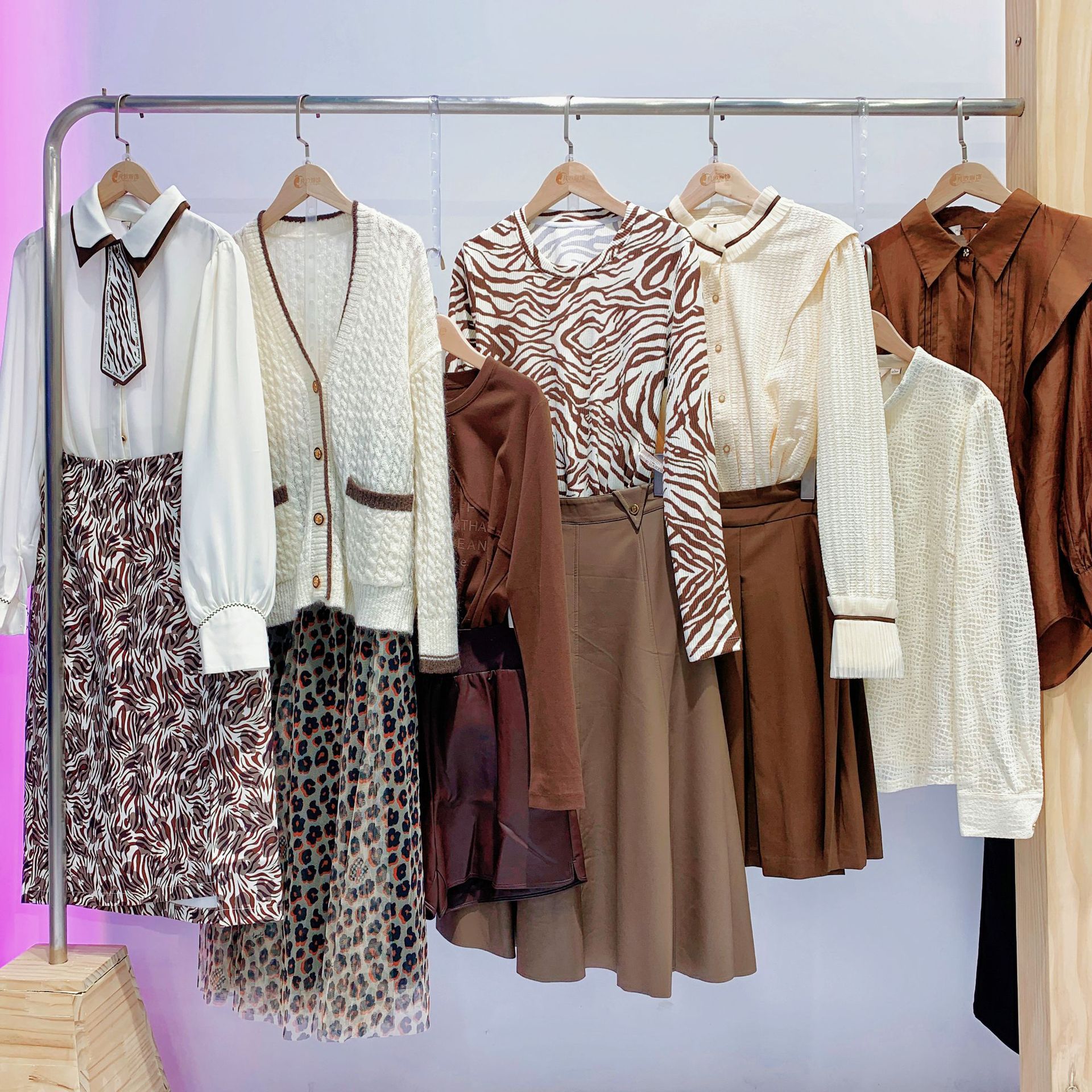 韩序品牌折扣女装尾单清货衣服批发 杭州四季青服装厂家一手货源