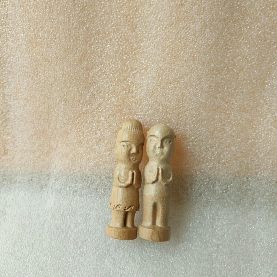 木雕桃木人小孩儿童宝宝男款女款通用随身红绳挂饰转运保平安