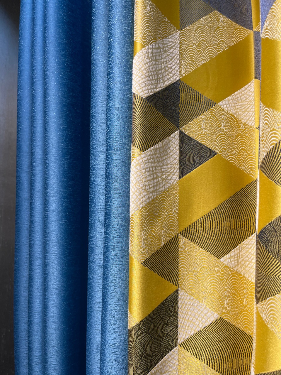 2021年新款加厚田园几何垂直帘轻奢拼接撞色全遮光蓝色提花窗帘布