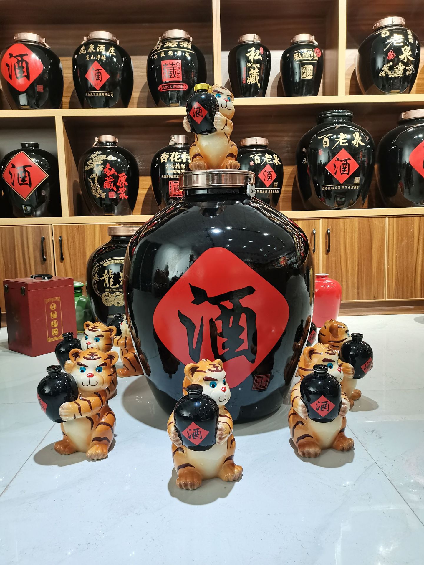 老虎陶瓷酒瓶三斤虎酒瓶陶瓷虎酒器景德镇陶瓷酒瓶虎型酒瓶空瓶