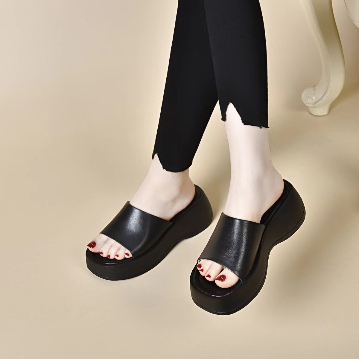 松糕底凉拖女真皮坡跟厚底拖鞋女休闲百搭银色凉拖鞋中跟一字拖女