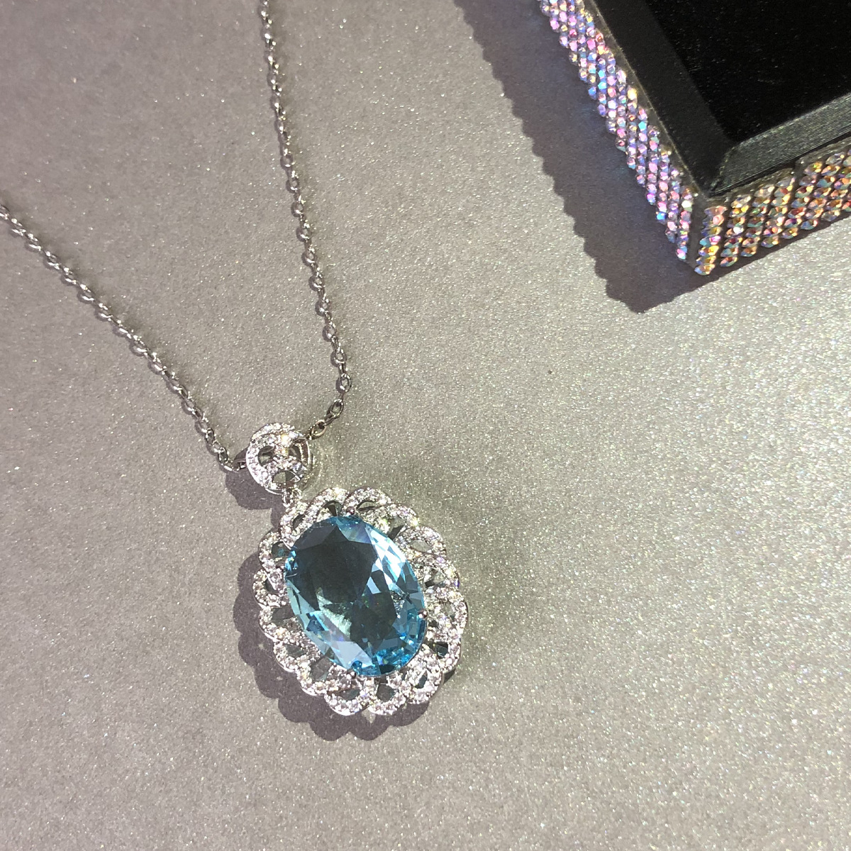 托帕人造海蓝宝石吊坠 镀18k金多切面锆石鸽子蛋璀璨闪椭圆项链女