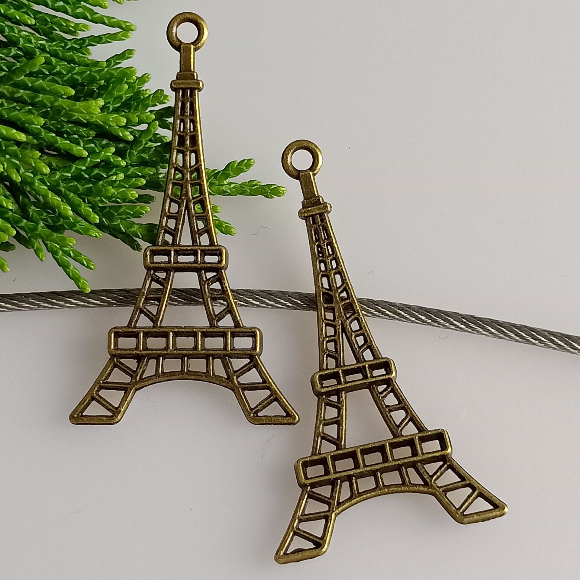 diy饰品立体埃菲尔铁塔复古风挂件巴黎铁塔形状吊坠合金