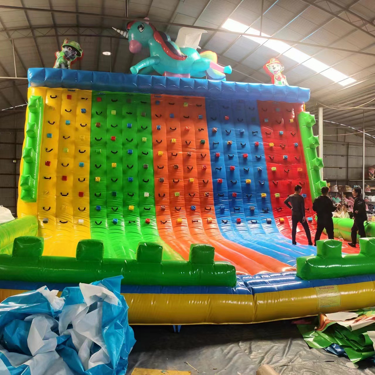 广场摆摊儿童游乐设备充气城堡蹦蹦床公园户外儿童设施充气攀岩墙