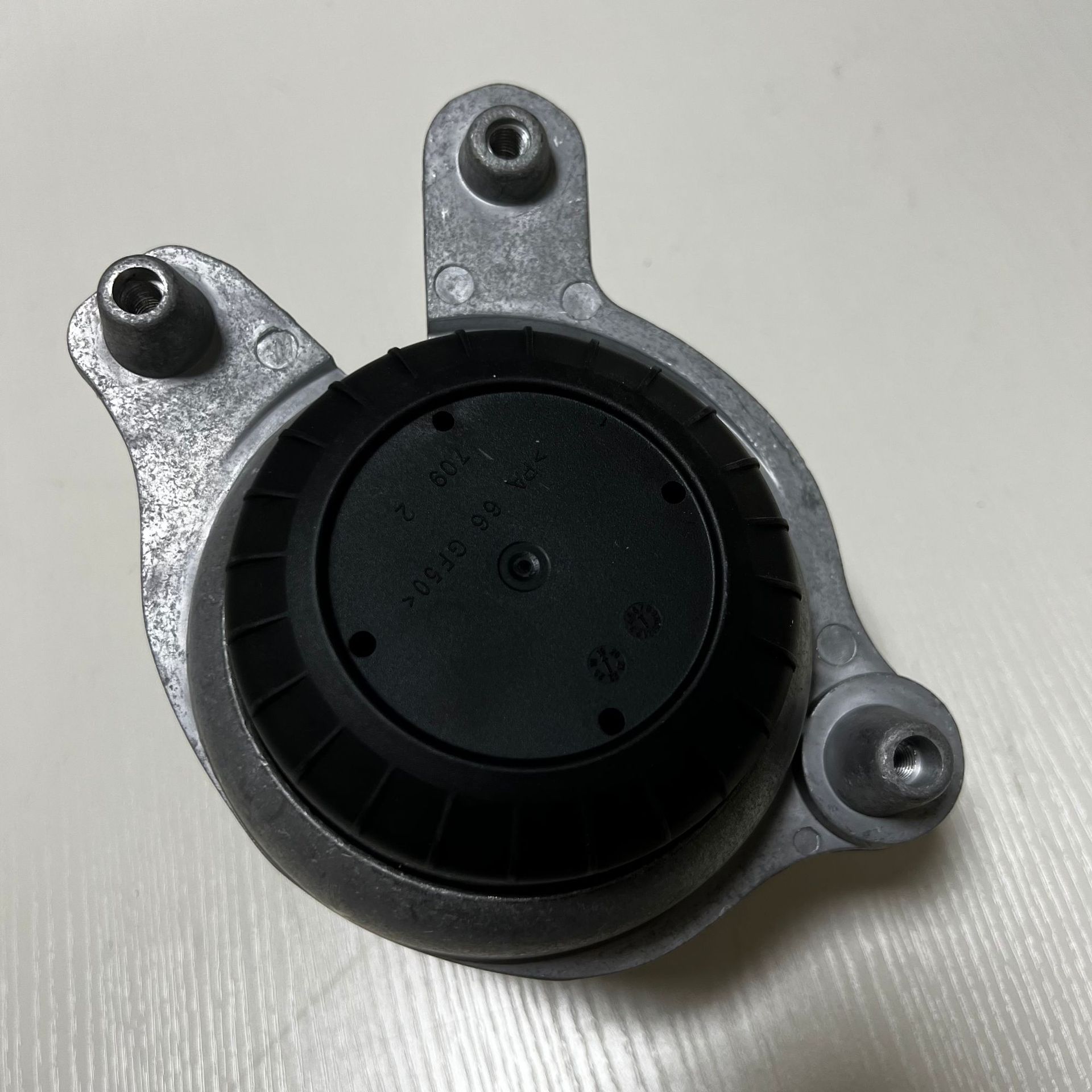 2132400700机脚胶适用于奔驰w213c213a238发动机支架胶垫机爪胶