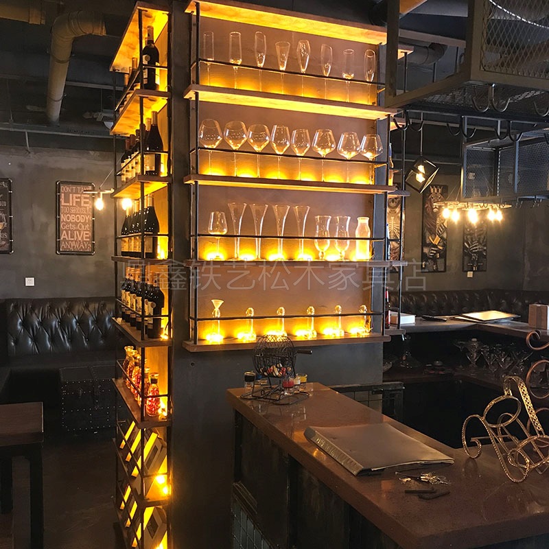 酒吧餐厅简约吧台发光铁艺隔断墙面柱子酒架装饰展示酒架酒柜