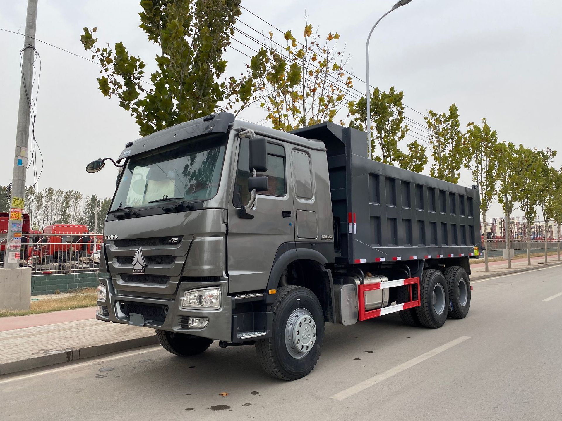 出口中国重汽豪沃货车二手howo 375 自卸车 后八轮渣土工程运输车