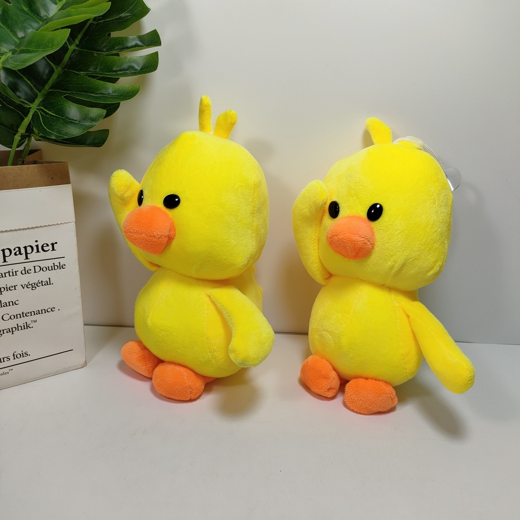 7寸毛绒玩具小黄鸭抖音同款小黄鸭网红礼品婚礼抛洒抓机公仔