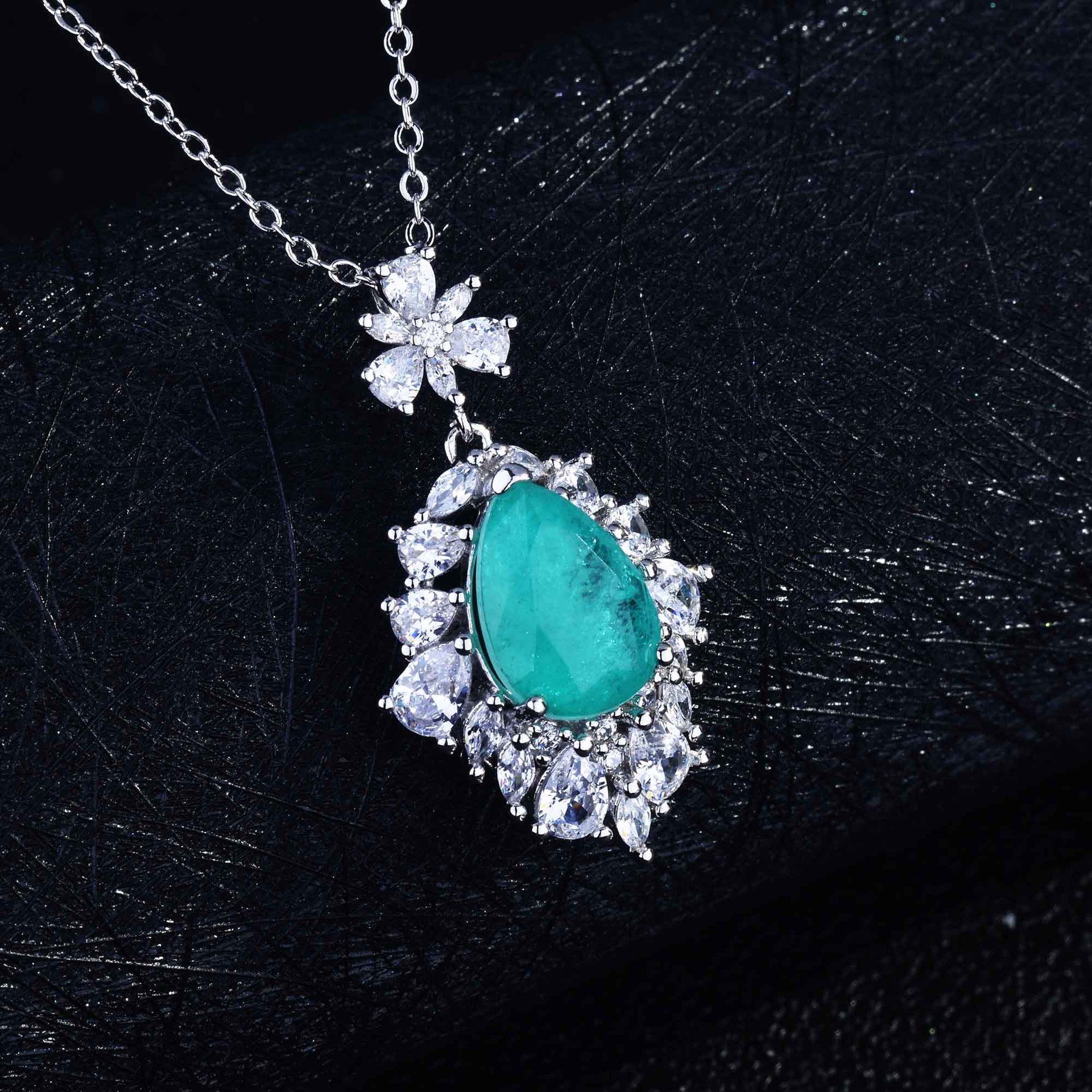 新款彩宝吊坠仿天然帕拉伊巴项链 微镶满钻水滴型四叶草花朵项链