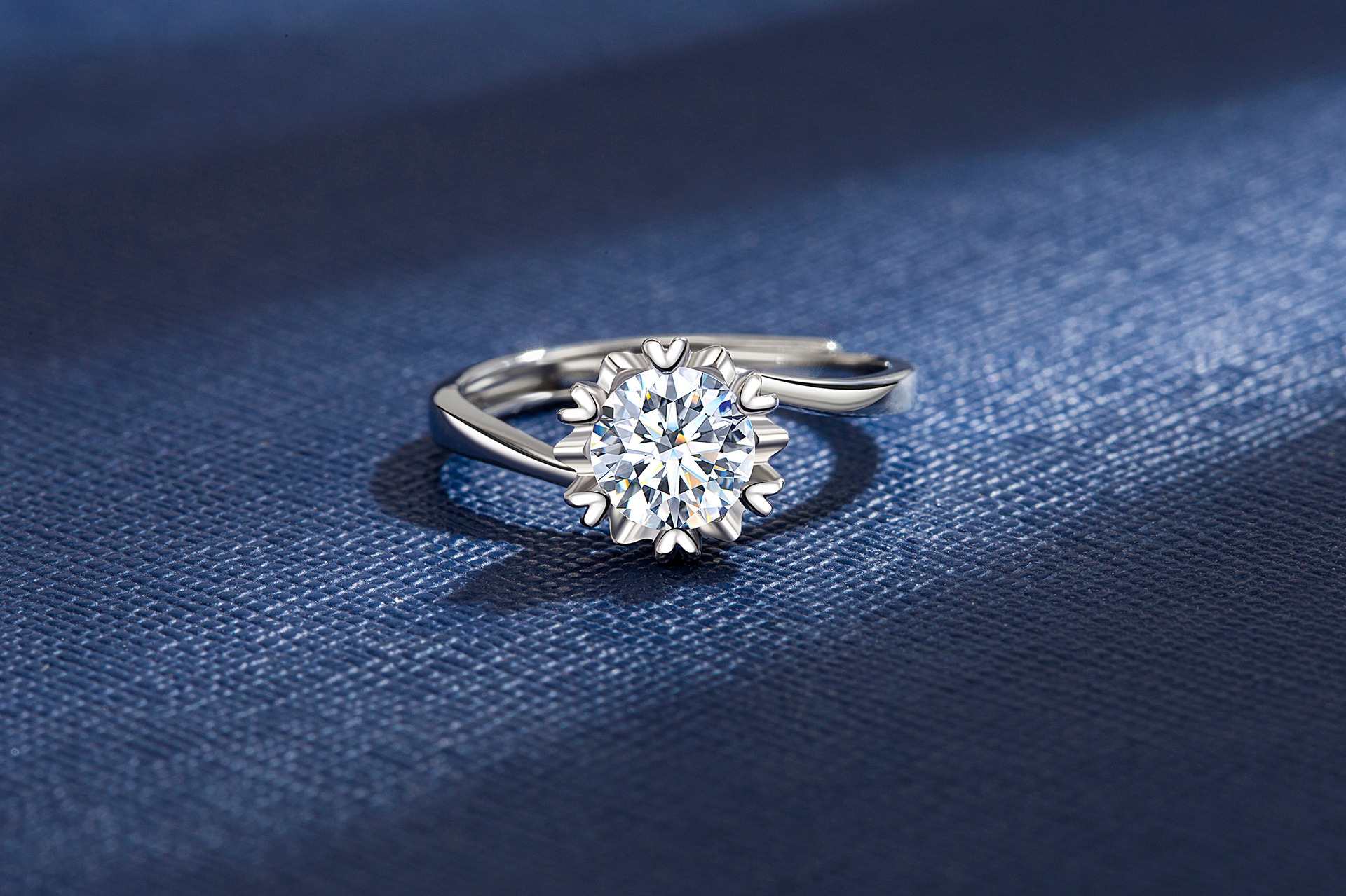 抖音快手网红雪花片扭臂指环女简约时尚雪花扭臂镶莫桑钻活口钻戒