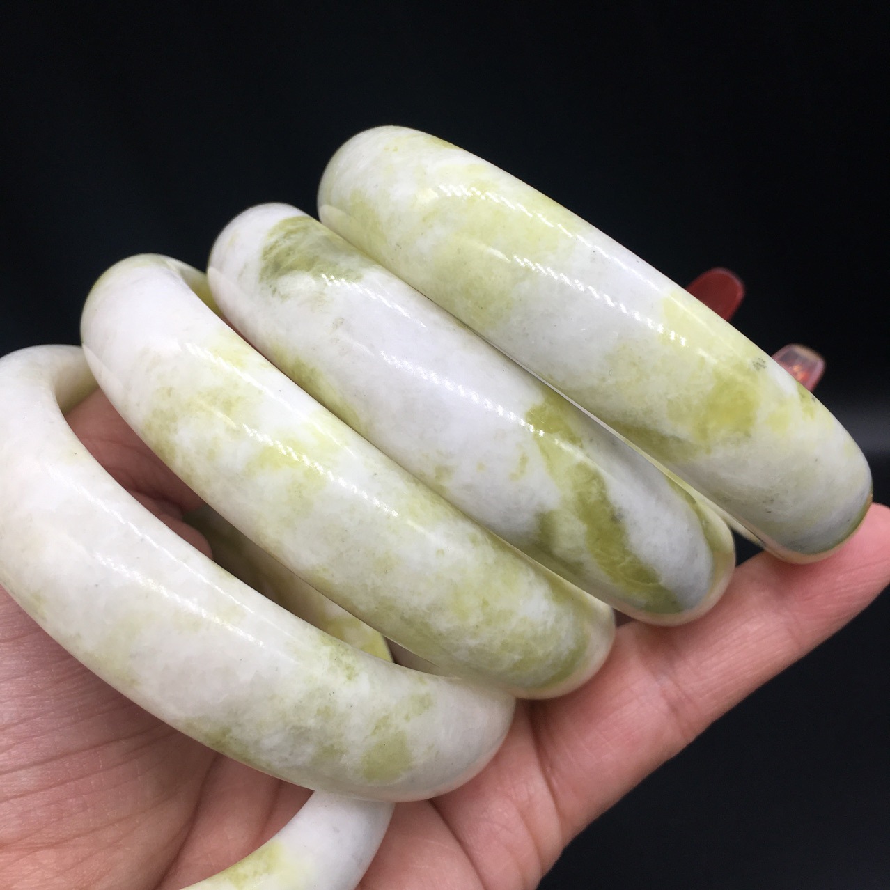 天然蓝田玉手女款黄色飘花玉手镯保真玉手镯礼品直播供货