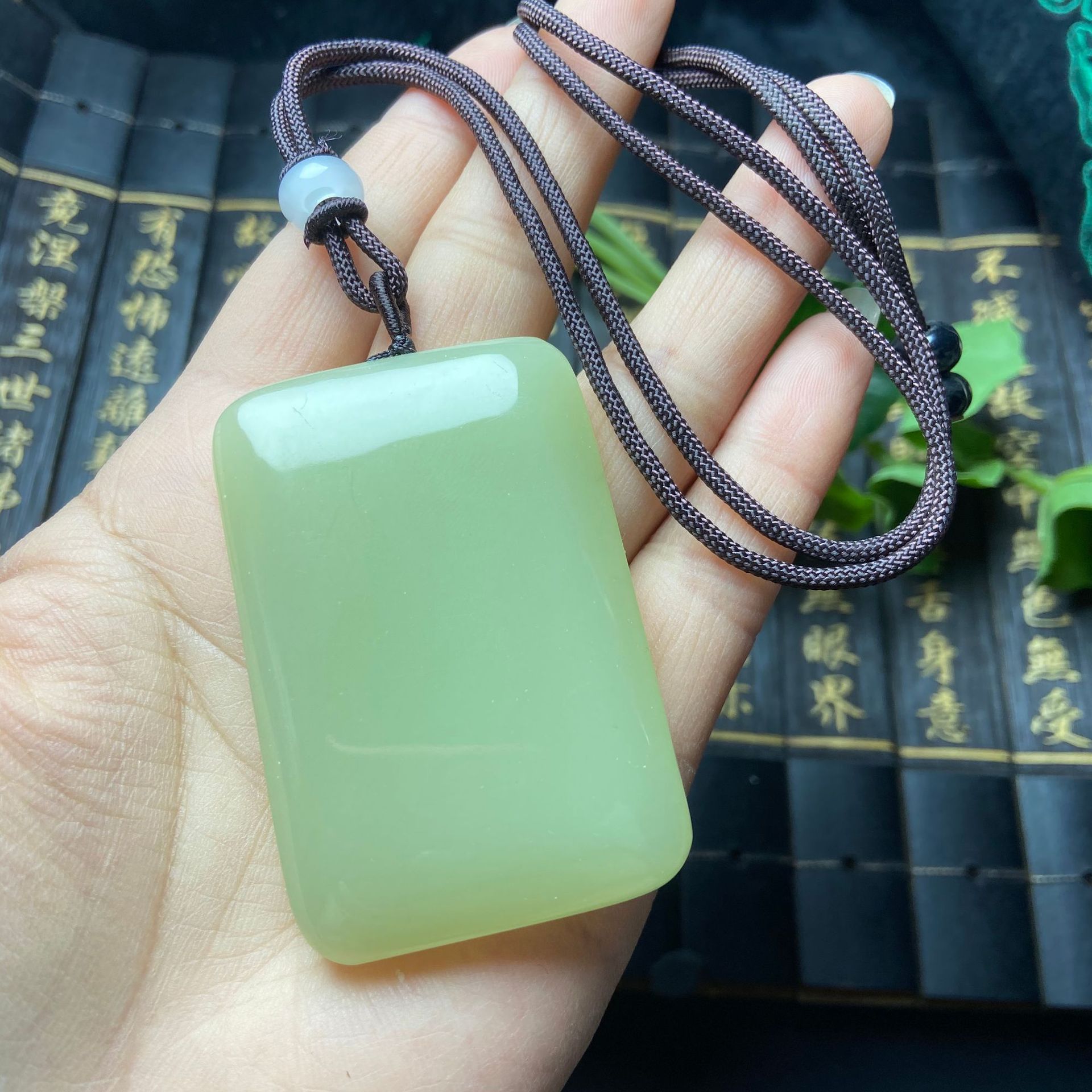 批发阿富汗玉平安牌吊坠青白玉无事牌挂坠男女款玉石面包牌