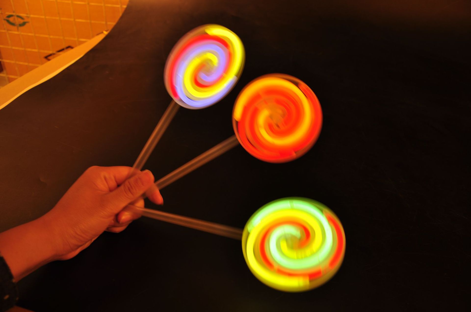 圣诞节万圣节晚会夜光舞会年会演唱会荧光棒儿童玩具闪光棒棒糖棒