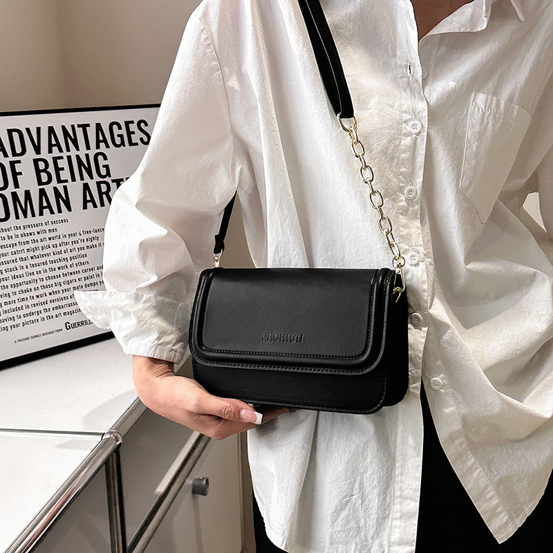 Bag High Sense Niche Women Bag 2023 Spring New Fashion Casual Shoulder Messenger Bag Leisure Commute Small Square Bag