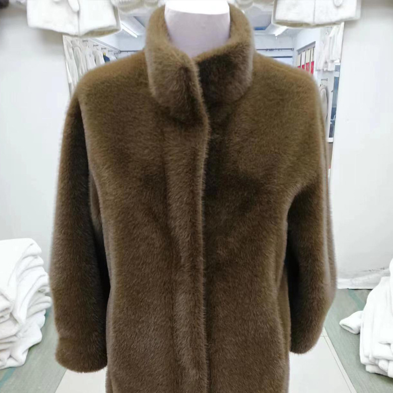 冬季加厚立领驼色保暖外套 皮毛一体仿水貂长款大衣 修身时尚外套