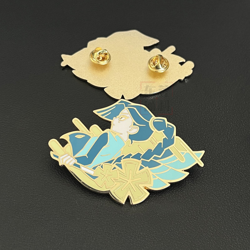 文创影视周边卡通人物搪瓷胸针定制金属珐琅徽章合金镂空烤漆胸章
