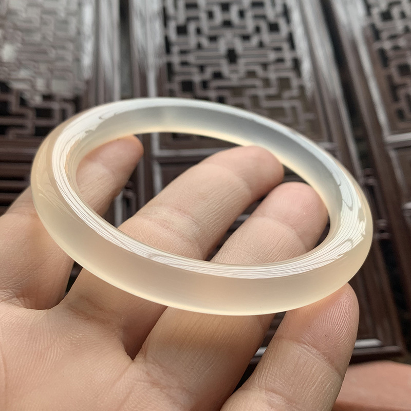 高冰种玉髓手镯女马达加斯加料浅香槟白冰天然玛瑙正品荔枝冻起光