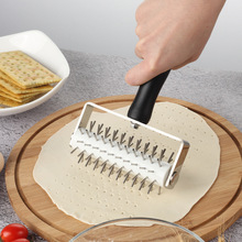 跨境创意披萨打孔器印度薄饼滚轮针不锈钢饼干面包针车轮烘焙工具