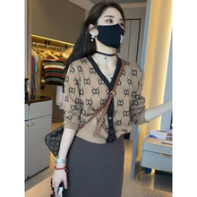春秋时尚洋气双C字母提花V领短款针织开衫女宽松显瘦毛衣外套上衣