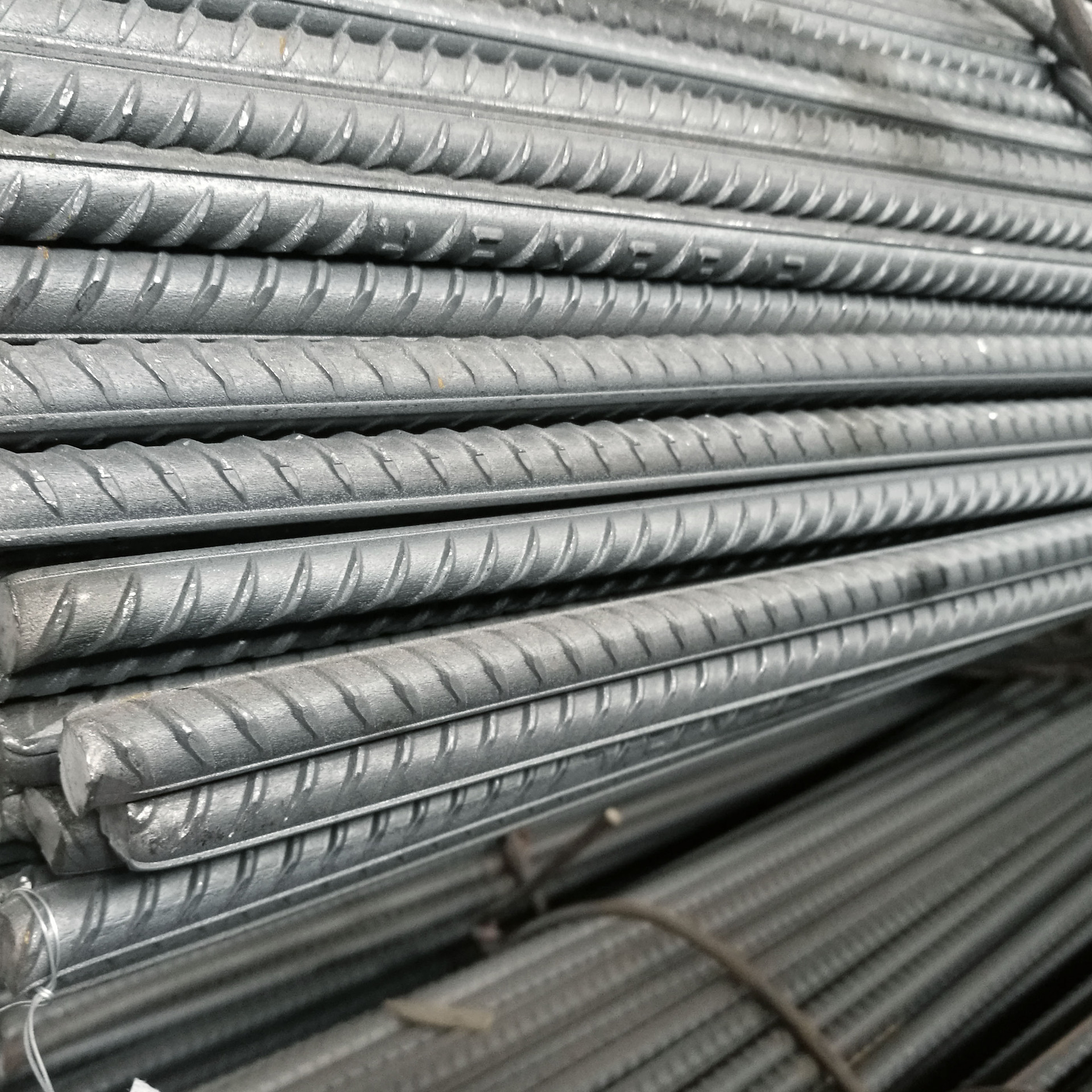 重庆钢材建筑钢材螺纹钢筋型材盘螺盘圆线材三级钢四级钢