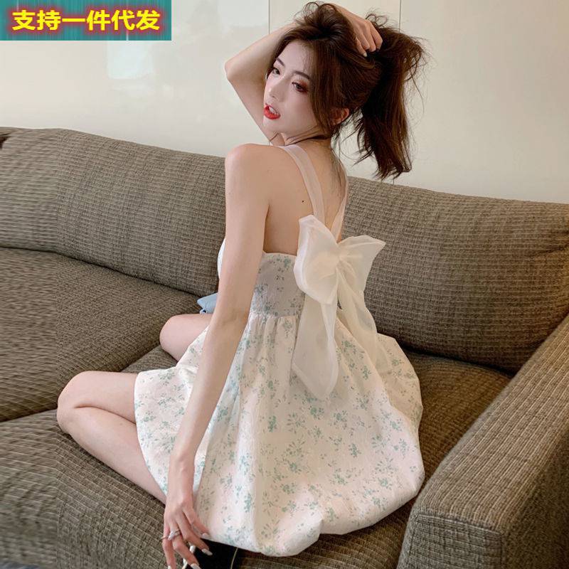 法式吊带连衣裙2022夏可盐可甜蝴蝶结露背收抹胸吊带短裙夏季新款