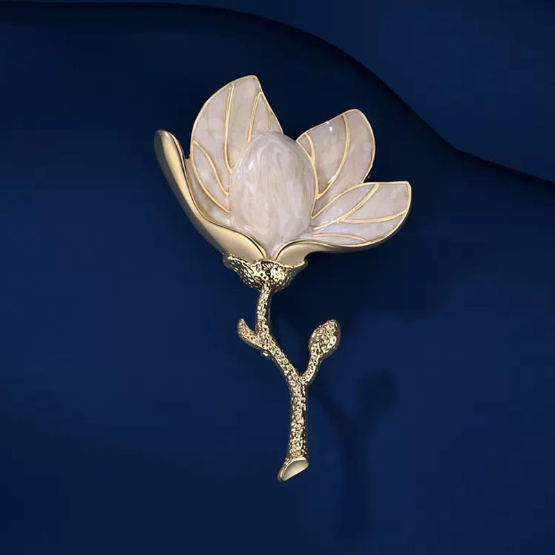 elegant retro white magnolia flower brooch high-end women‘s exaggerated court style pin new fashion corsage clothing accessories