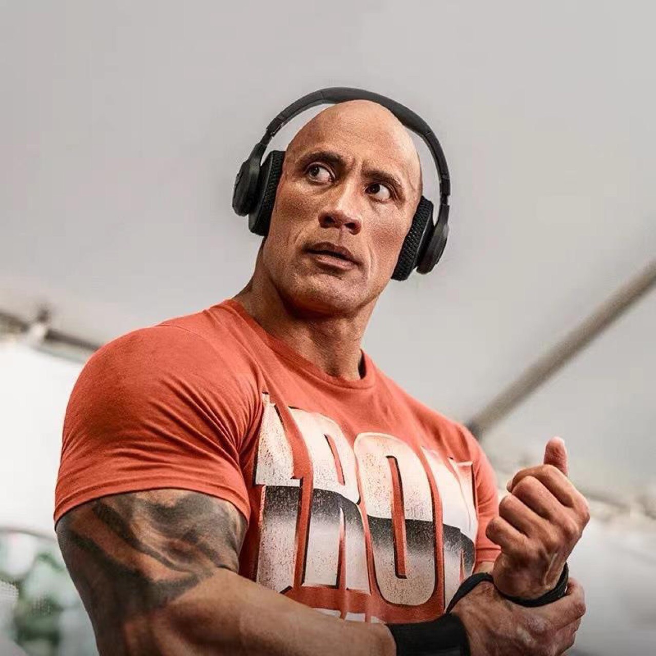 跨境适用jb-l牛头安德玛头戴式无线运动降噪蓝牙耳机巨石强森联名