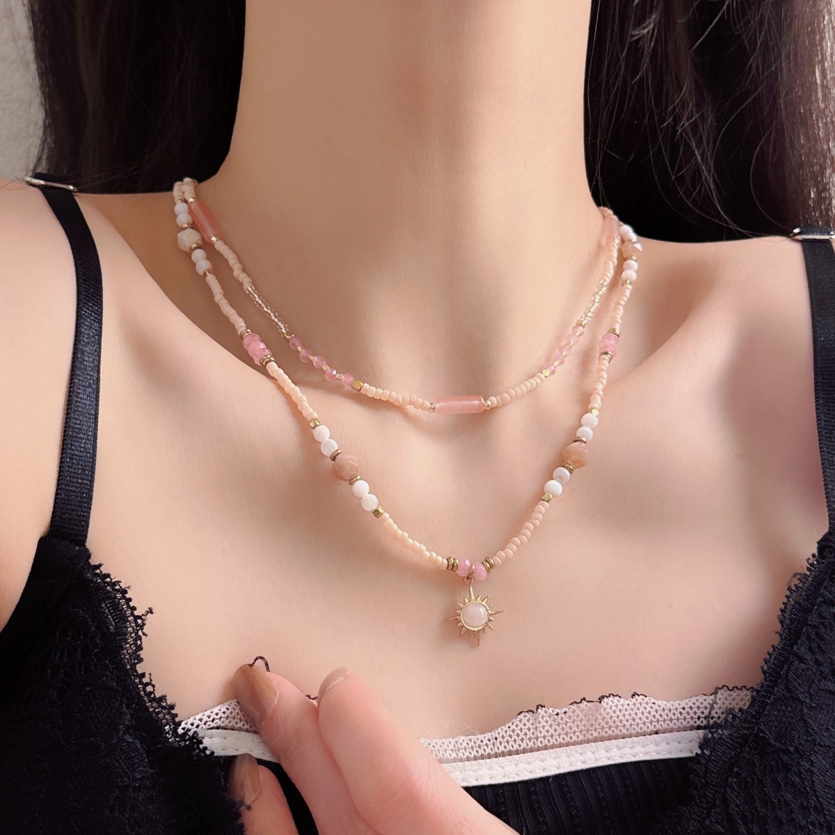 粉色蔷薇天然石串珠太阳花项链轻奢小众高级感叠戴锁骨链个性时尚